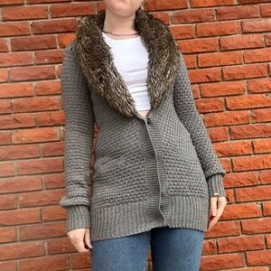 Fur collared knit cardigan
